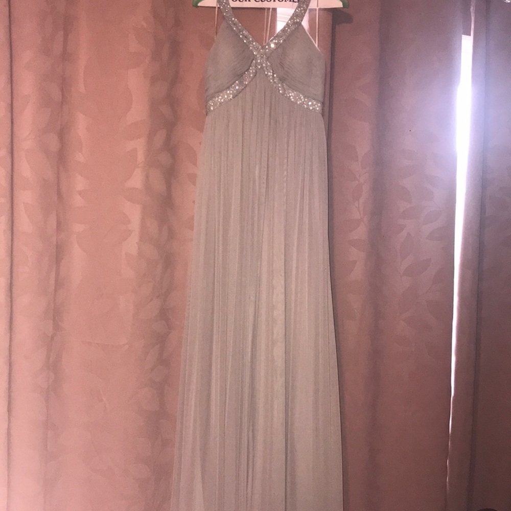 👗 JS Boutique Silver Formal Gown 👗